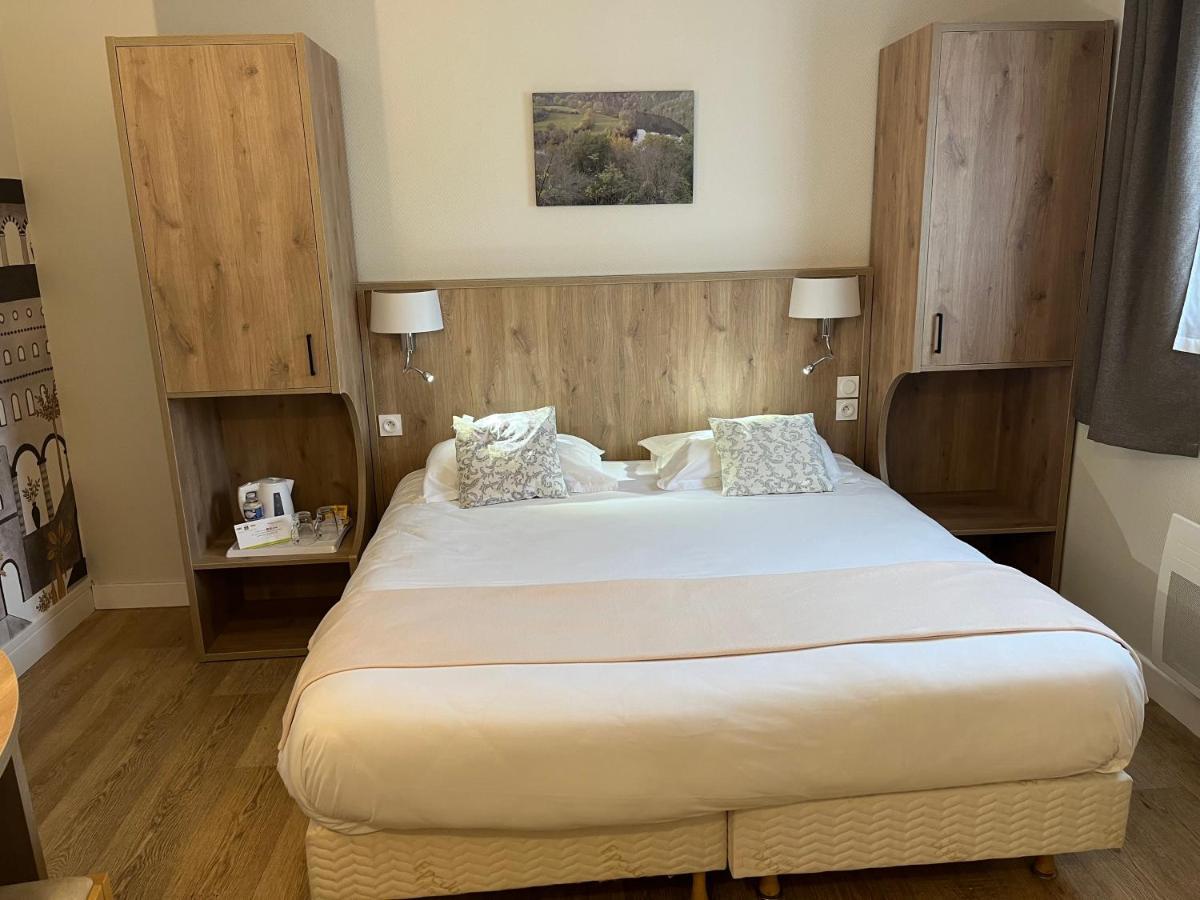 Logis Hotel Restaurant Du Lion D'Argent Et Des Tanneries La Châtre Εξωτερικό φωτογραφία