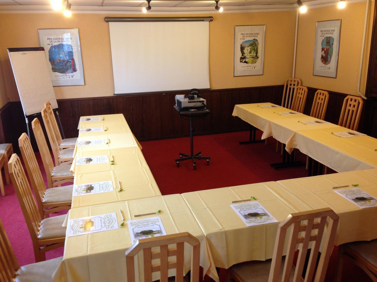 Logis Hotel Restaurant Du Lion D'Argent Et Des Tanneries La Châtre Εξωτερικό φωτογραφία