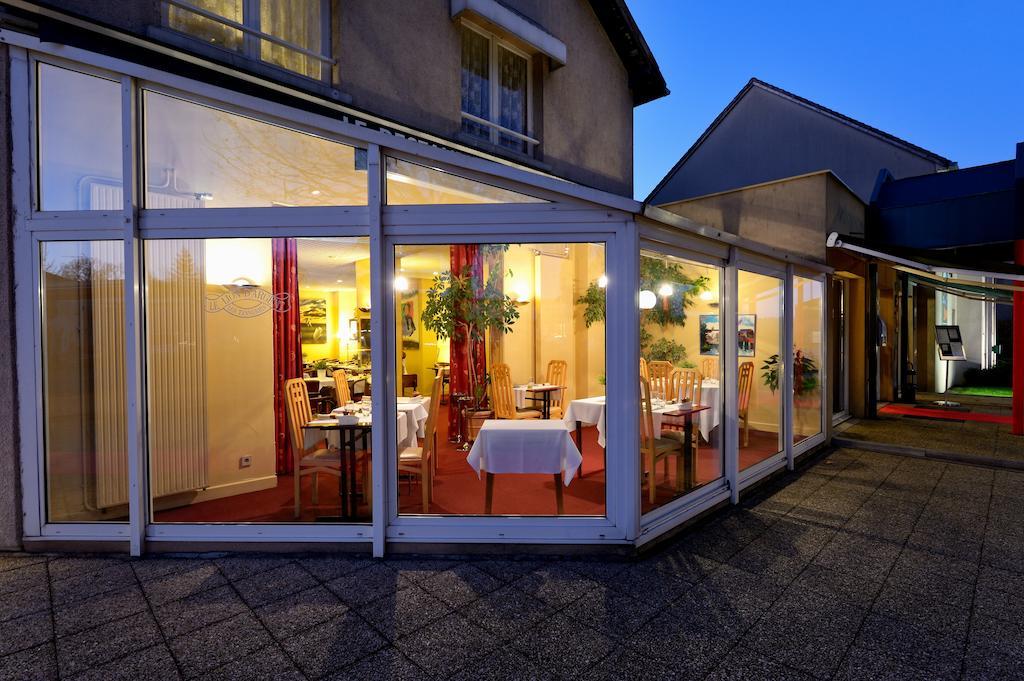 Logis Hotel Restaurant Du Lion D'Argent Et Des Tanneries La Châtre Εξωτερικό φωτογραφία